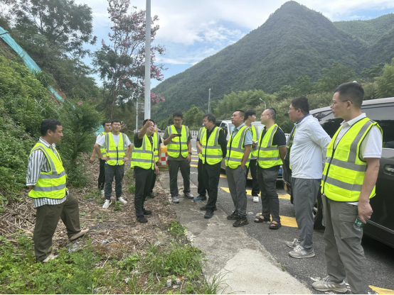 交通部技術(shù)專家組到上武高速分水關(guān)隧道實地調(diào)研